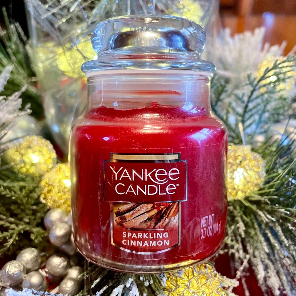 Yankee Candle Sparkling Cinnamon Festive Red Jar. New